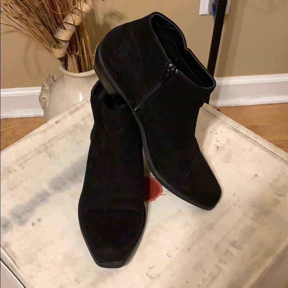 Qupid black booties